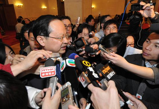 “劉金華評王長江離職演說:怎樣才能都不遺憾?” “劉金華評王長江離職演說:怎樣才能都不遺憾?”