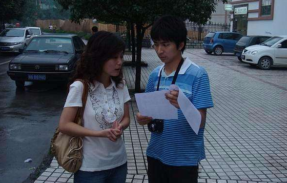 “以張聞天抗美援朝期間的兩篇政論文案駁何方之流為否定抗美援朝而編造的謠言” “以張聞天抗美援朝期間的兩篇政論文案駁何方之流為否定抗美援朝而編造的謠言”